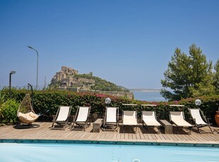 Casa a Ischia con terrazza, giardino e piscina