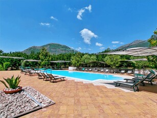 Casa a San Cipriano Picentino con piscina e giardino