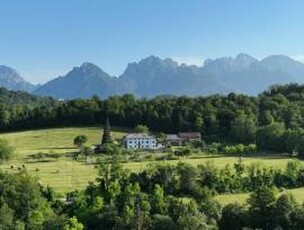 Casa abitabile e terreni agricoli