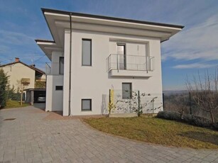 Casa in vendita in Carrù, Italia