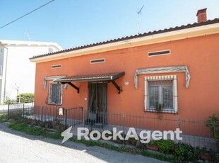 Casa in vendita in Lucrezia, Italia
