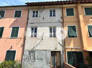 Casa indipendente con giardino, Lucca sant'alessio