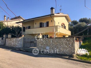 Casa indipendente in Vendita in Viale delle Terme a Casciana Terme Lari