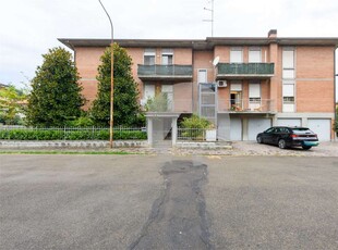 CASA SINGOLA CON 3 APPARTAMENTI - ACQUE CHIARE