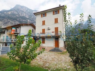 Casa singola in ottime condizioni, in vendita in Piazzale Al Lago, Novate Mezzola