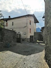 Casa singola in Via Chiesa in zona Esmate a Solto Collina