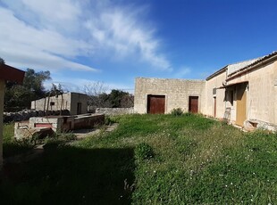 Casali e Rurali - Rurale con terreno a C.da Bagni, Canicattini Bagni