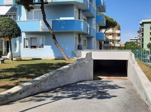 Garage / Posto auto in Viale Petrarca 391 in zona Lido Adriano a Ravenna