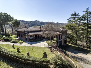 Grande villa con terreno a Montepulciano