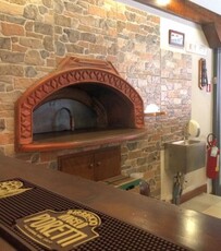 NS. ESCLUSIVA! - Pistoia cedesi AVVIATISSIMA PIZZERIA, ampi locali moderni ed ottimamente attrezzati, completamente a norma, con numerosi posti a sedere interni oltre dehor esterno.Importanti incassi dimostrabili in linea con la richiesta, affitto adeguato con possibilità di acquisto del fondo, attività SOLO PER ESPERTI DEL SETTORE.Attività verificata per eventuale finanziamento. Info e documentazione in agenzia. ( APE -G- ipe 175 kwh / mqa )RIF. 4815 RICH. 265.000 EUROPer Info: – – MULTISERVICE IMMOBILIARE S. A. S. Via G. Garibaldi, 2/D Montecatini T. (PT)MULTISERVICE IMMOBILIARE S. A. S. vi garantisce la massima cura e discrezione in ogni aspetto delle operazioni immobiliari residenziali, commerciali.L'esperienza ultra ventennale, il costante aggiornamento professionale, la cortesia dello staff di esperti qualificati, l'efficacia della pubblicità online e sui periodici di settore, hanno convinto privati, commercianti, professionisti ed aziende ad individuare nell'agenzia MULTISERVICE IMMOBILIARE il partner ideale per un efficace valorizzazione dei loro immobili e delle loro attività.