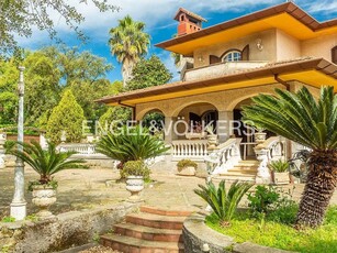 Prestigiosa villa di 395 mq in vendita, Via dei Lecci, Cisterna di Latina, Lazio