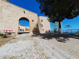 Quadrilocale in Piazza del Forte a Acquaviva Picena