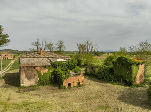 rudere con annesso a Montepulciano