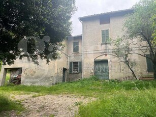 Rustico-Casale-Corte in Vendita ad Galbiate - 350000 Euro