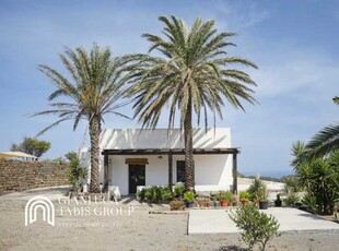 Rustico-Casale-Corte in Vendita ad Pantelleria - 490000 Euro