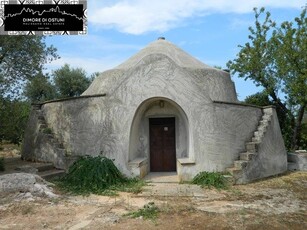 Rustico casale da ristrutturare a Ostuni