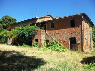 Rustico casale da ristrutturare in vendita a Castiglione Del Lago