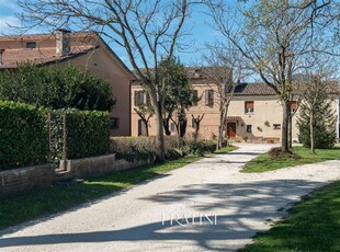 Rustico casale in ottime condizioni a Matelica