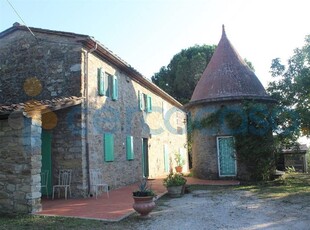 Rustico casale in vendita a Serravalle Pistoiese