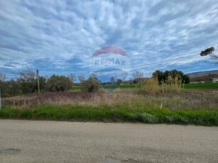 Terreno edificabile residenziale di 1050 mq a Cappelle sul Tavo