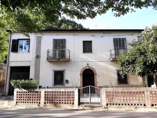 Vendita Casa semi indipendente, in zona SANTO STEFANO, TUFO