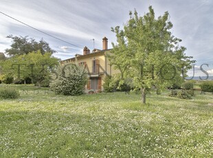 Villa con giardino in via di agazzi, Arezzo