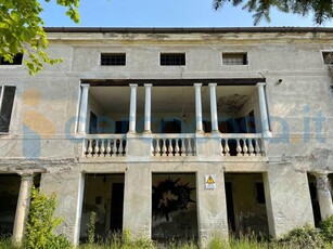 Villa da ristrutturare, in vendita in Strada Gogna 20, Vicenza