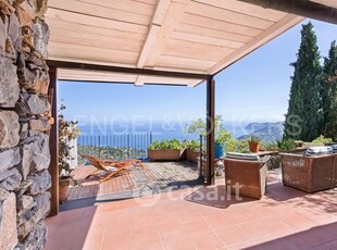 Villa in Vendita in Regione Luvarì 33 a Alassio