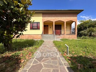 Villa in Vendita in Via dell'Arancio 74 a Cascina