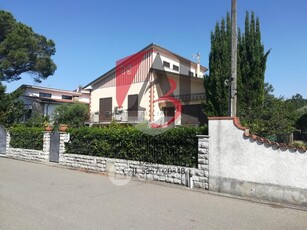 Villa in Vendita in Via Isola del Giglio 56122 a Pisa