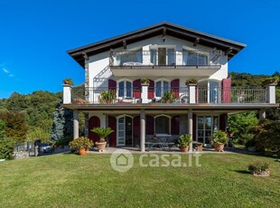 Villa in Vendita in Via Per Barna a Plesio