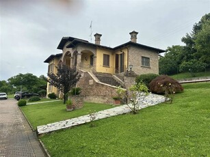 Villa in Via Fratelli Cairoli, 22 a Torricella Verzate
