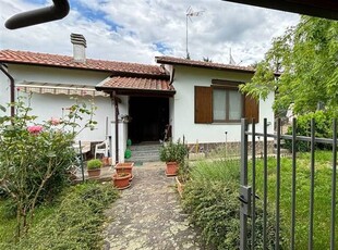 Villa in Via Frazione Molghetto, 26 a Montalto Pavese