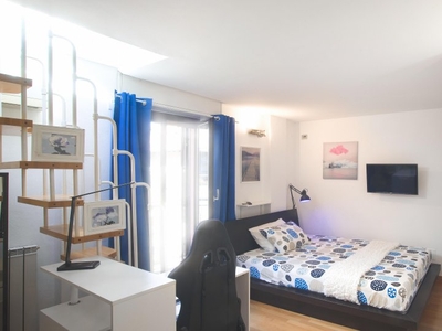 Camere in affitto in appartamento con 2 camere da letto a Roma