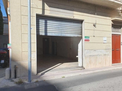 stabile intero in vendita a Modica