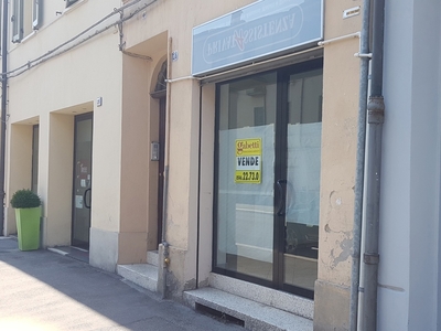 Negozio in vendita a Faenza