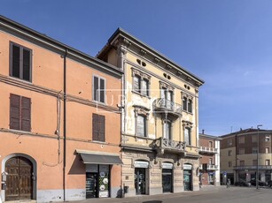 Palazzo in vendita 13 Stanze da letto a Forlì