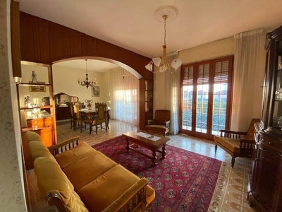 Casa indipendente in vendita in via madonnina 25, Ortonovo