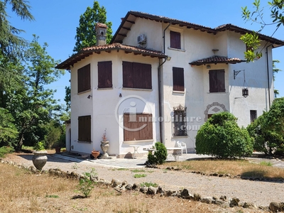 Villa con terrazzo a Ziano Piacentino
