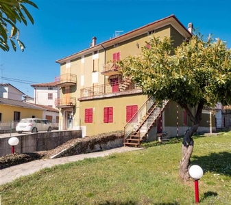 Casa semi indipendente abitabile in zona Farneta a Montefiorino