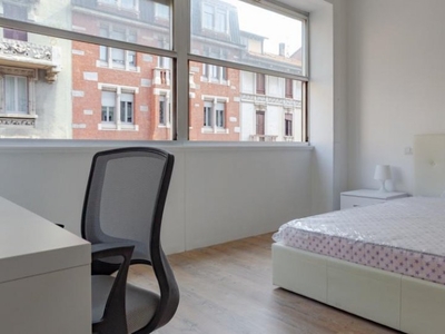 Stanza in affitto in appartamento con 7 camere da letto a Loreto, Milano