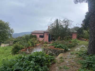 Casa singola da ristrutturare in zona Porto Santo Stefano a Monte Argentario
