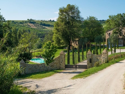 Villa di lusso, piscina privata 14M x 5M ai margini di un villaggio collinare