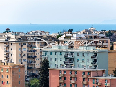 Appartamento in Vendita in Via Swinburne a Genova