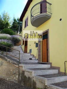 Casa singola in Via Castello in zona Capradosso a Rotella