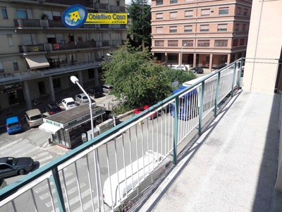 Appartamento in Via pannella, Teramo, 5 locali, 2 bagni, con box