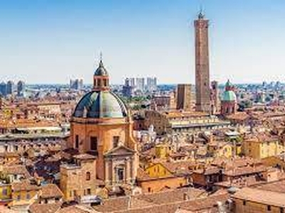 Attico con terrazzo, Bologna centro storico