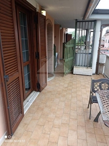 Bilocale in Via Mar Rosso, Pomezia, giardino privato, 60 m², 1 balcone