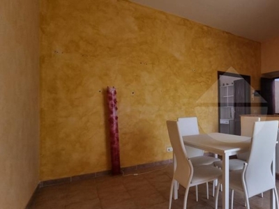 Bilocale in Via Roma, Castel Madama, 1 bagno, arredato, 48 m²