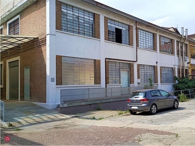 Negozio/Locale commerciale in Vendita in Via Piossasco 29 a Torino